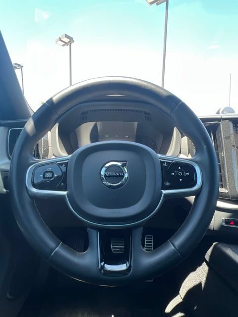 Used 2022 Volvo XC60 B6 R-Design AWD/4WD image 10