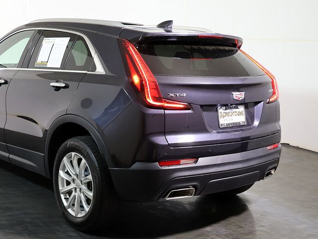 Used 2023 Cadillac XT4 Luxury w/ Cold Weather Package FWD image 11