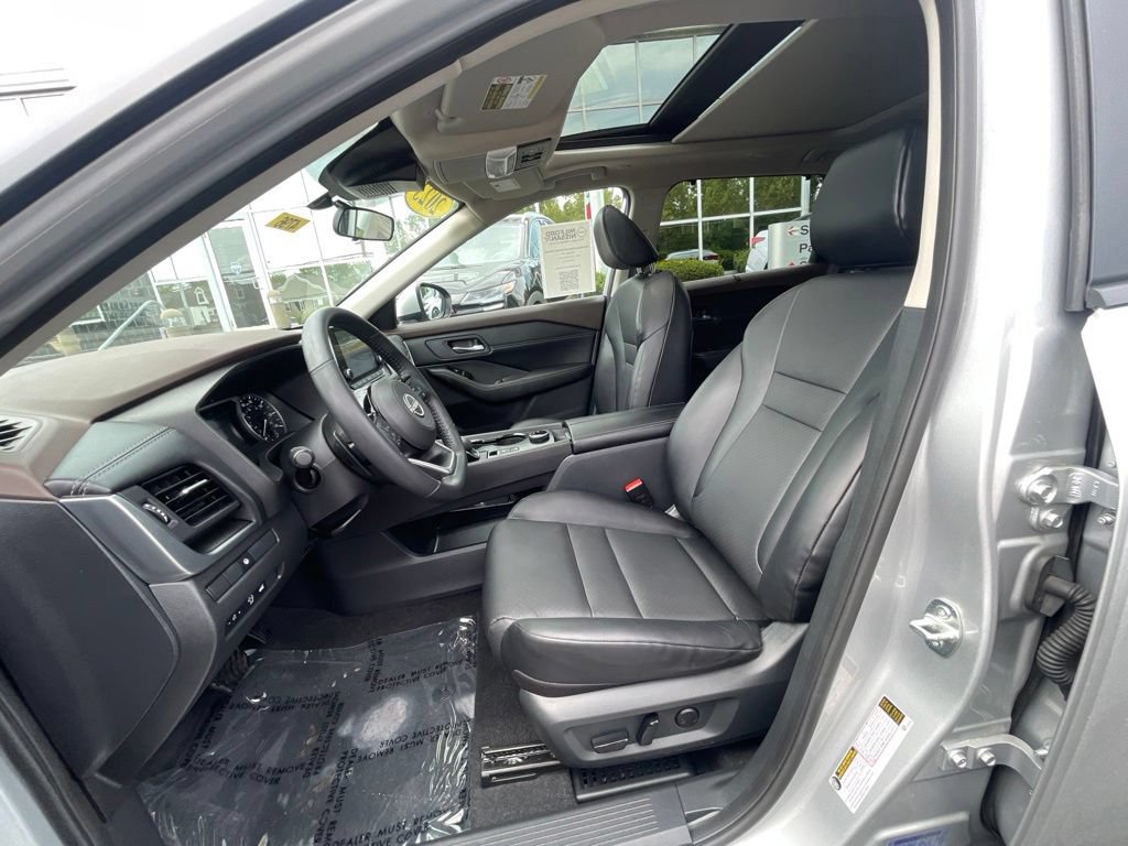 Certified 2023 Nissan Rogue SV w/ SV Premium B Package AWD/4WD image 17