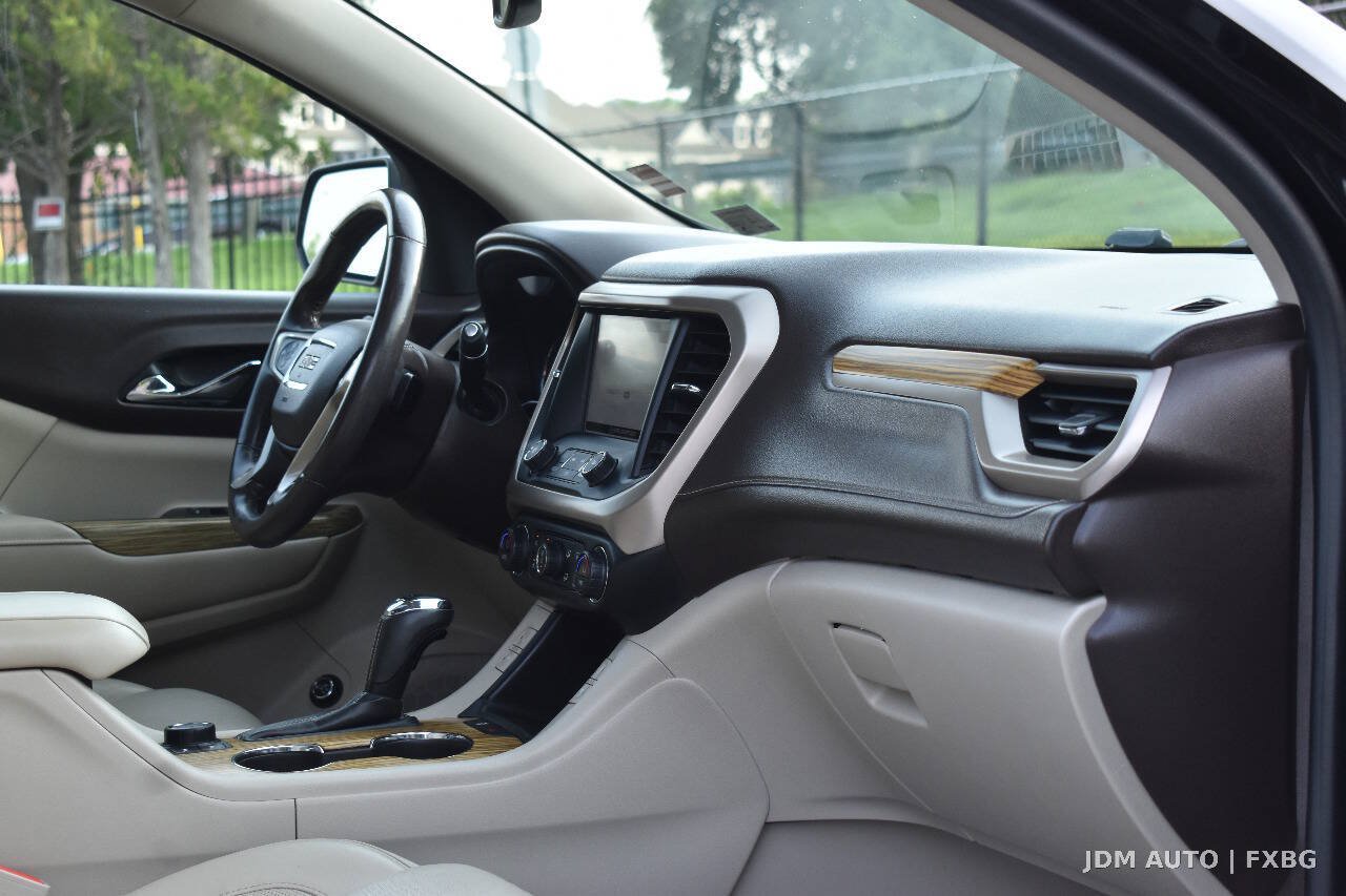 Used 2017 GMC Acadia Denali w/ Technology Package AWD/4WD image 17
