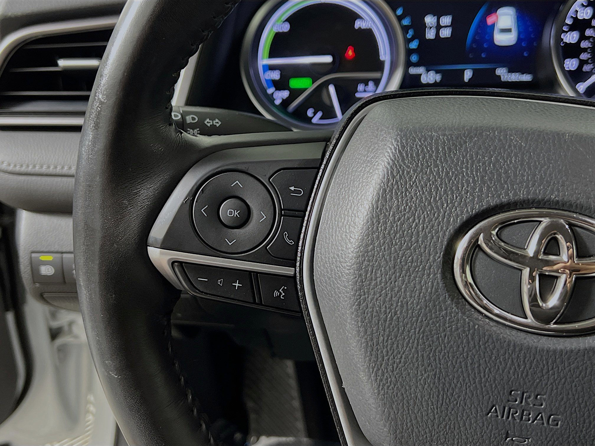 Used 2023 Toyota Camry XLE image 19