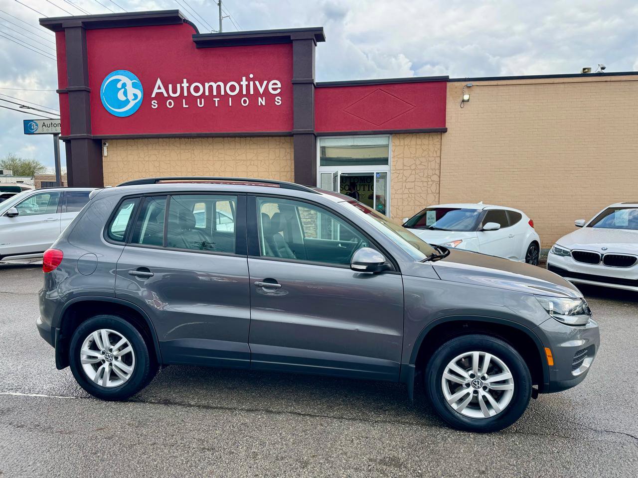 Used 2016 Volkswagen Tiguan S image 6