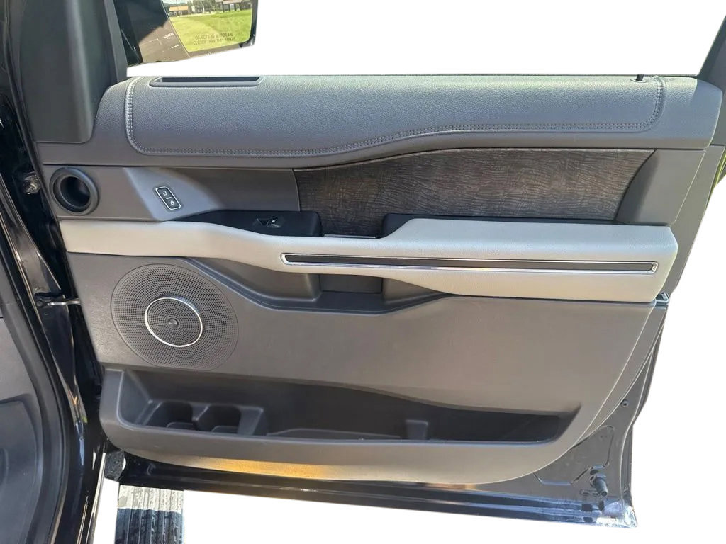 Used 2021 Ford Expedition Limited AWD/4WD image 14
