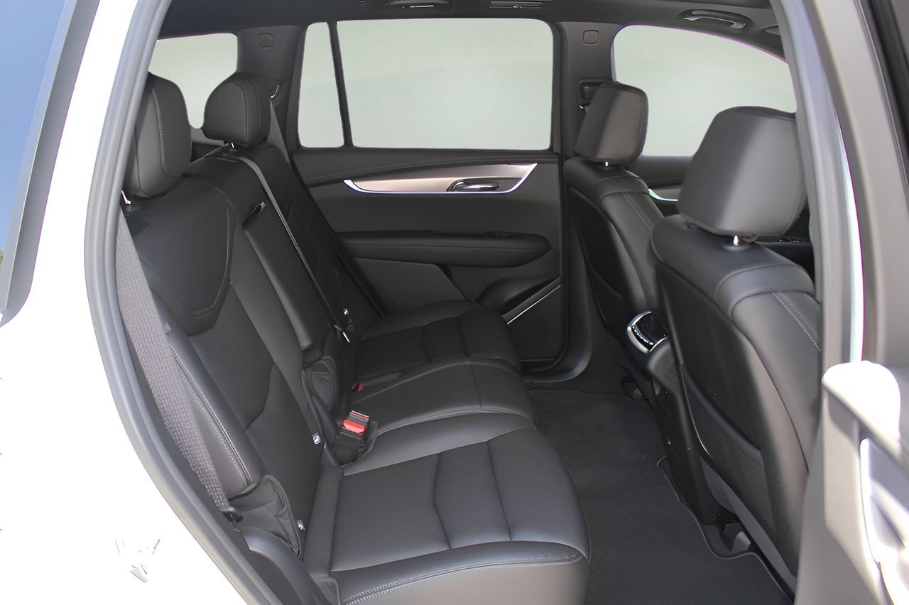 New 2025 Cadillac XT6 Luxury FWD image 16