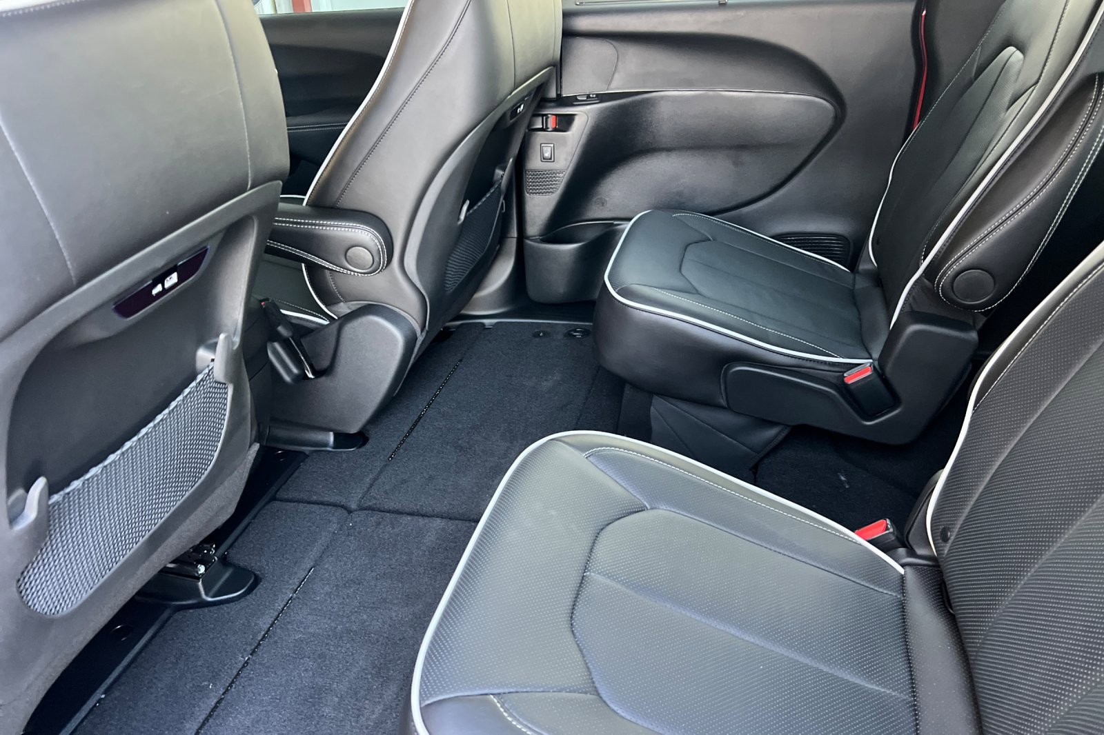 New 2026 Chrysler Pacifica Limited w/ S Appearance Package image 10