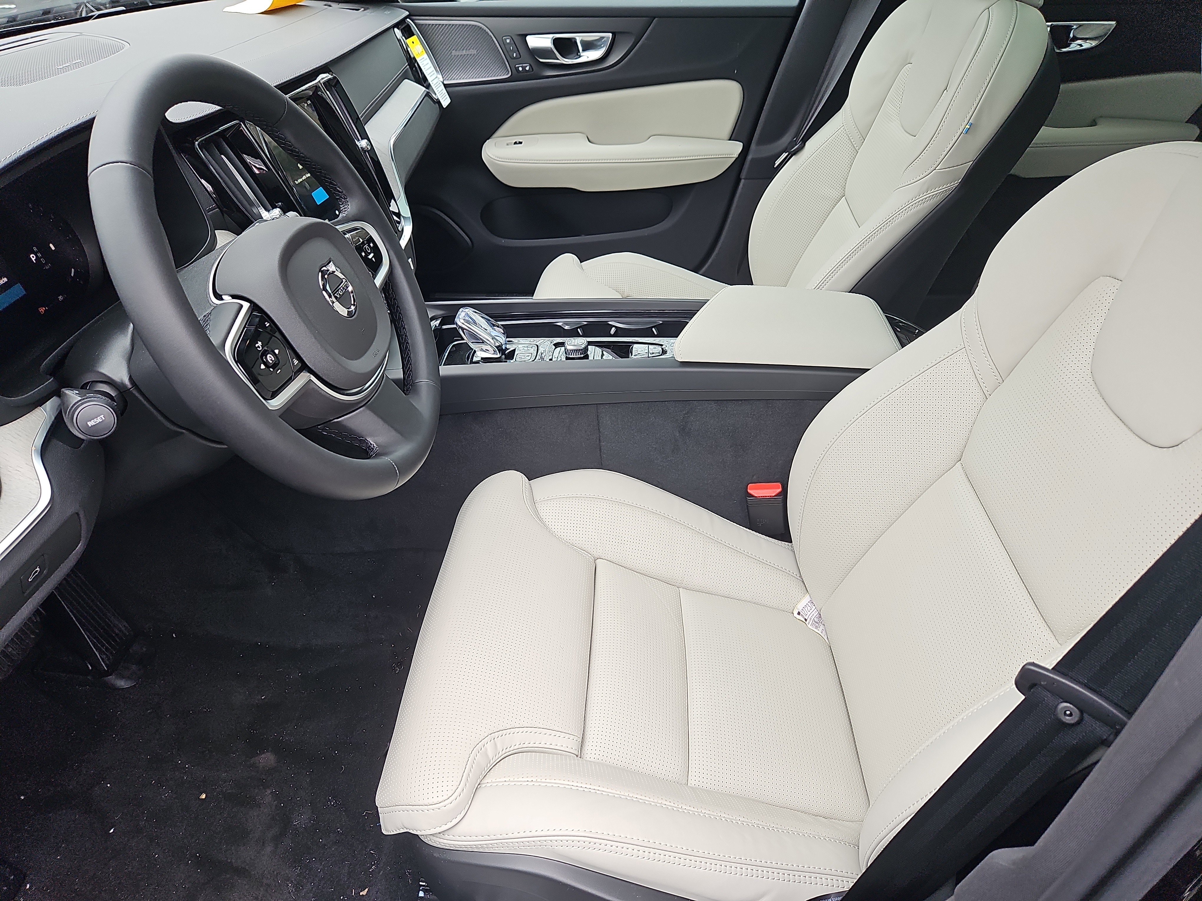 New 2026 Volvo V60 B5 Cross Country Ultra w/ Protection Package Premier image 21