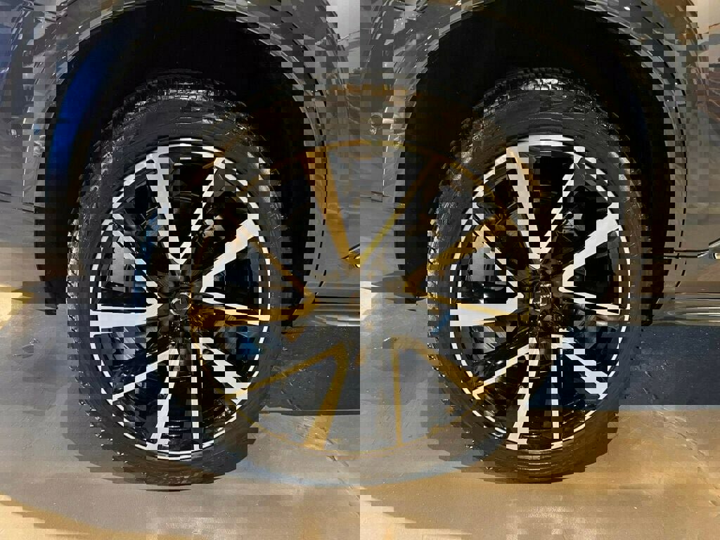 Used 2023 Volvo XC90 B5 Plus w/ Protection Package Premier image 13