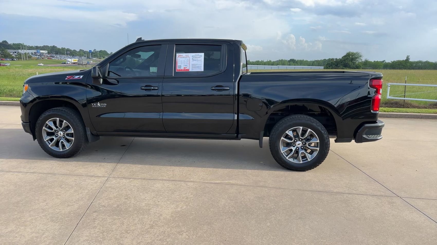Used 2025 Chevrolet Silverado 1500 RST w/ Z71 Off-Road Package AWD/4WD image 6