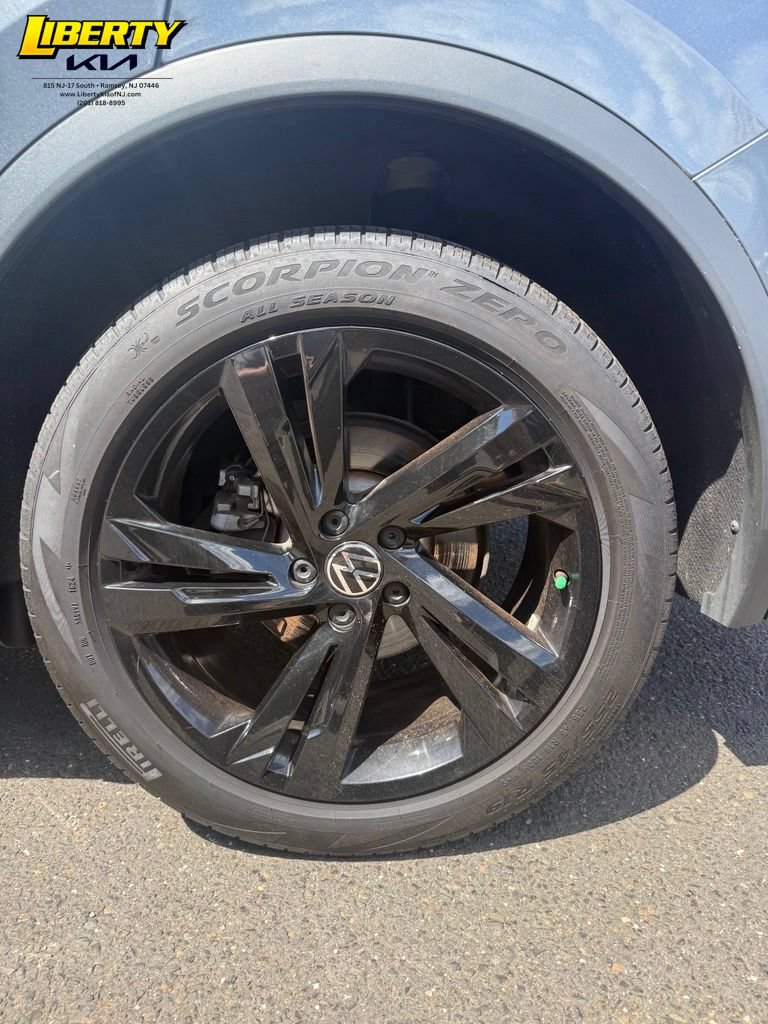 Used 2024 Volkswagen Tiguan SE R-Line AWD/4WD image 16