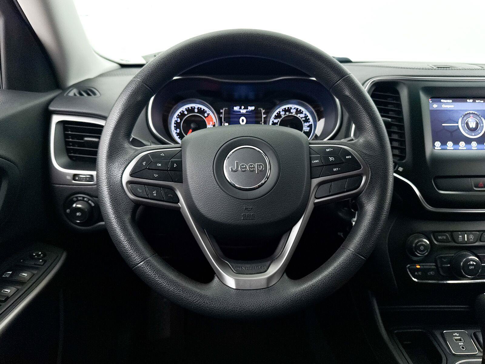 Used 2019 Jeep Cherokee Latitude w/ Popular Appearance Group FWD image 3