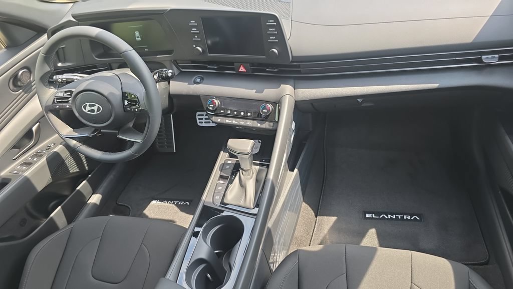 New 2026 Hyundai Elantra SEL Sport Premium FWD image 11