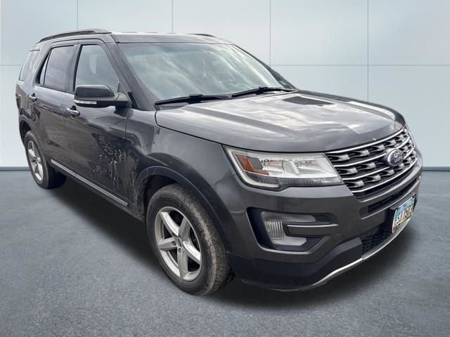 Used 2017 Ford Explorer XLT image 5