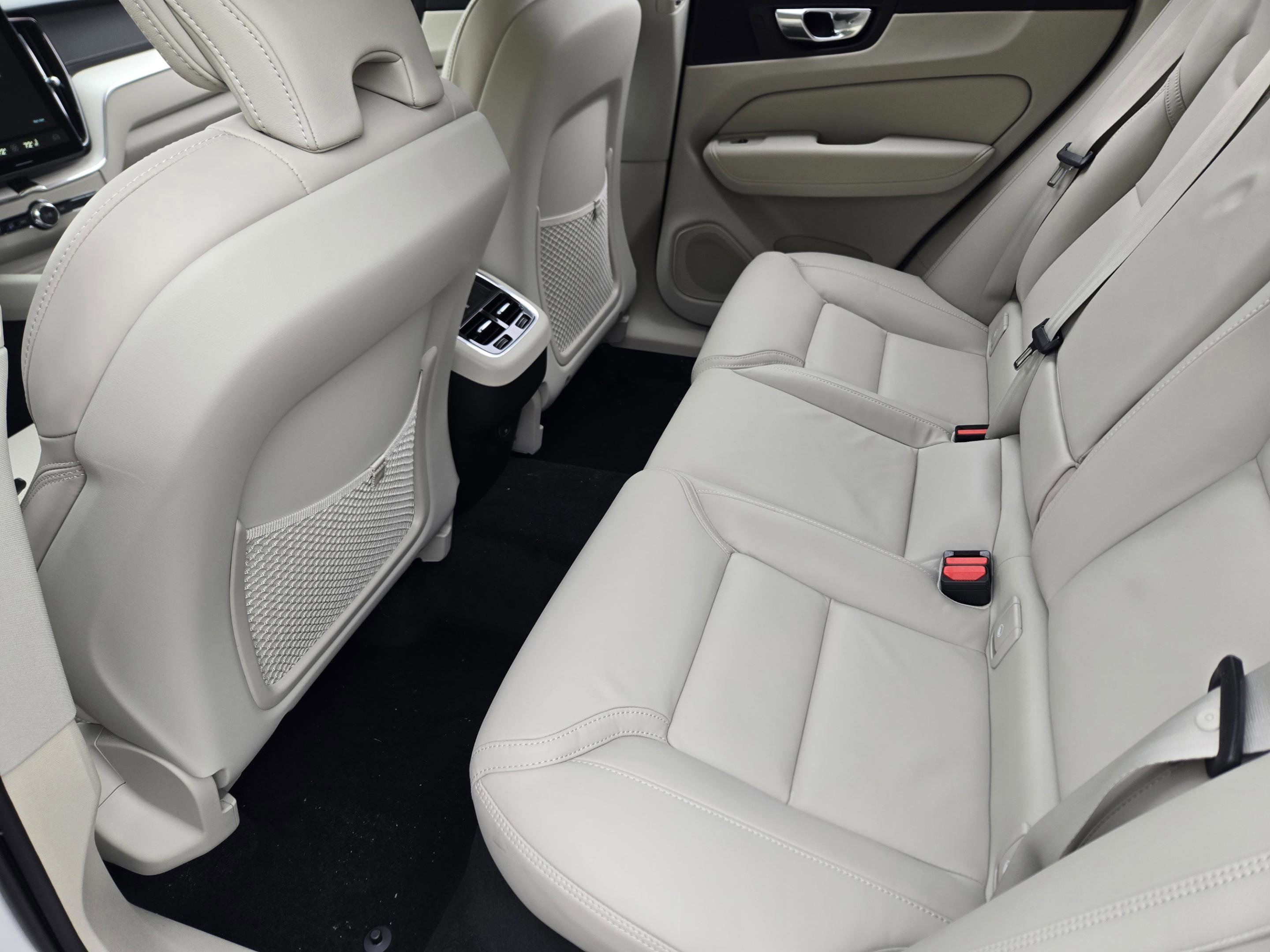 New 2026 Volvo XC60 B5 Ultra w/ Protection Package Premier AWD/4WD image 24