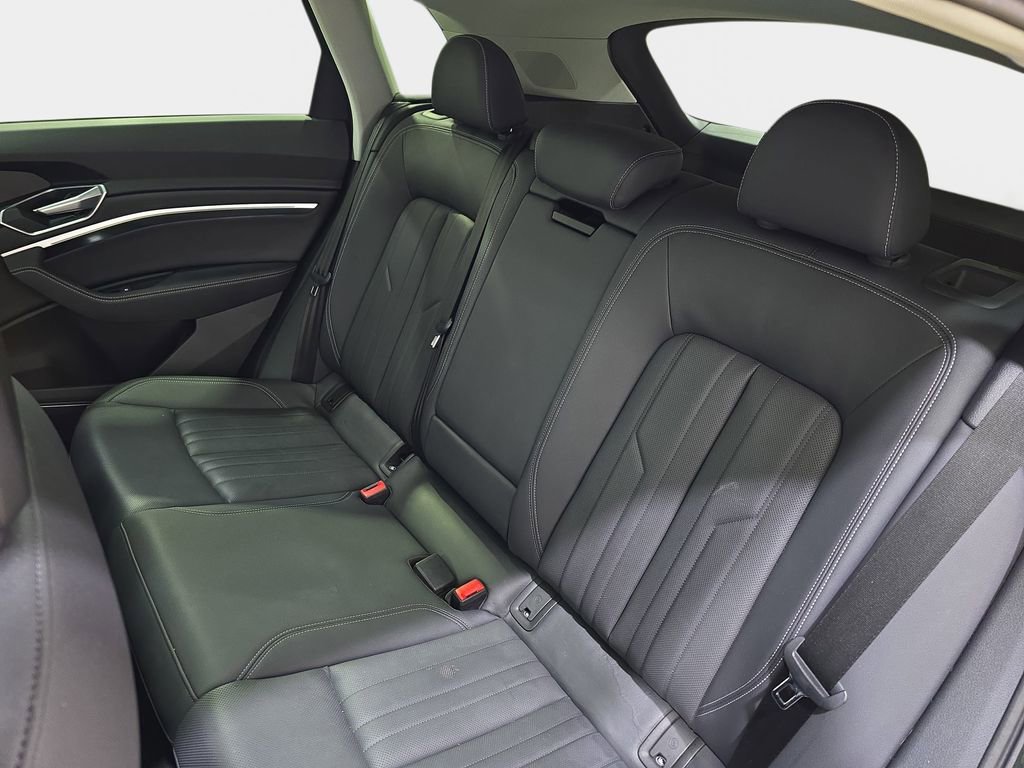 Used 2023 Audi e-tron Premium Plus w/ Premium Plus Package image 14