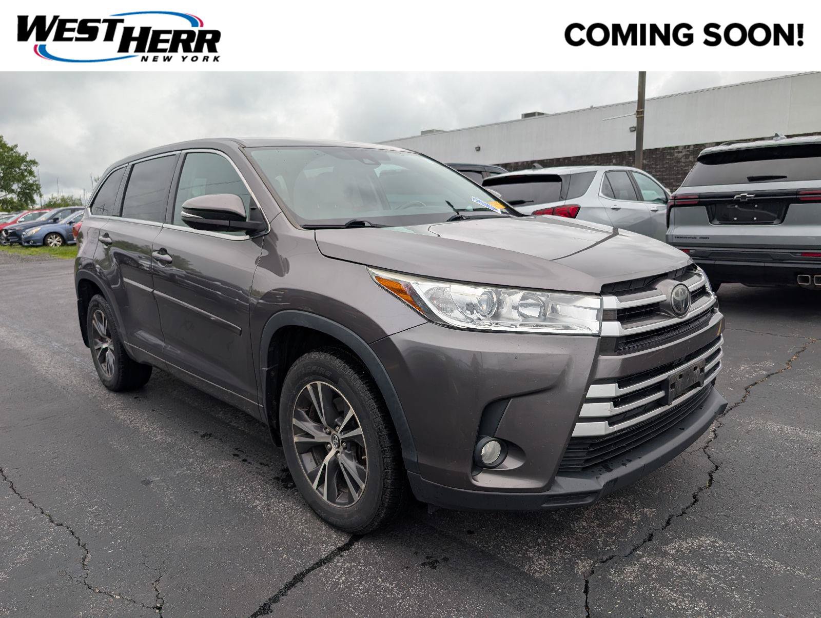 Used 2017 Toyota Highlander Plus AWD/4WD image 1