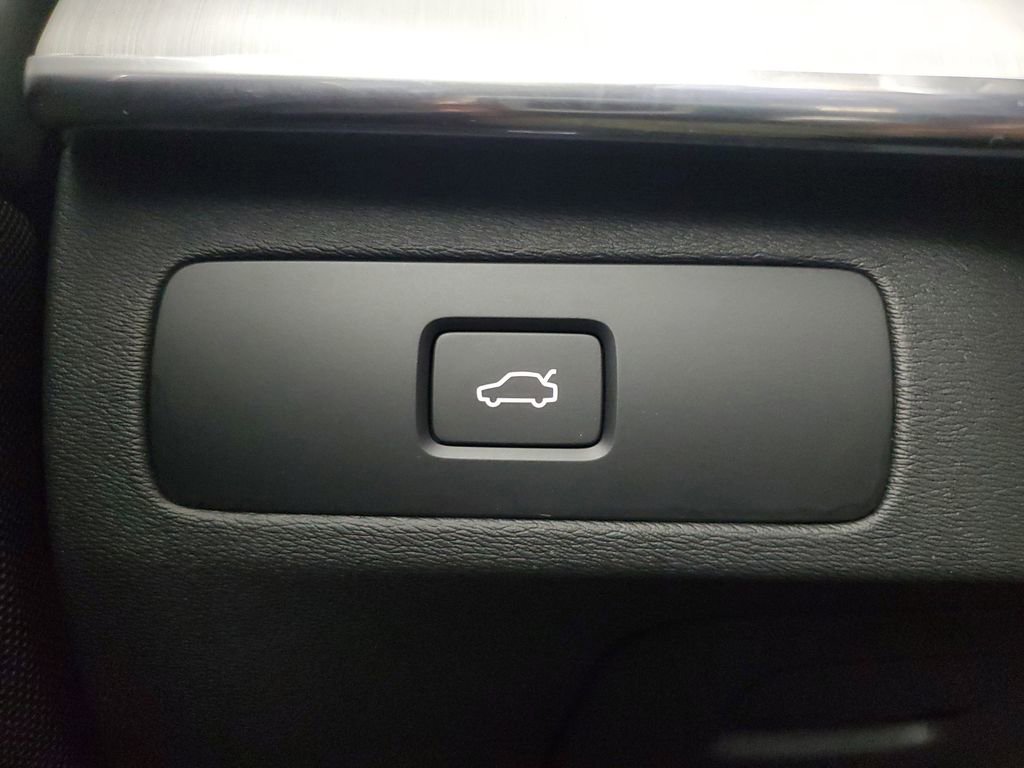 Certified 2025 Volvo XC90 B5 Core AWD/4WD image 36