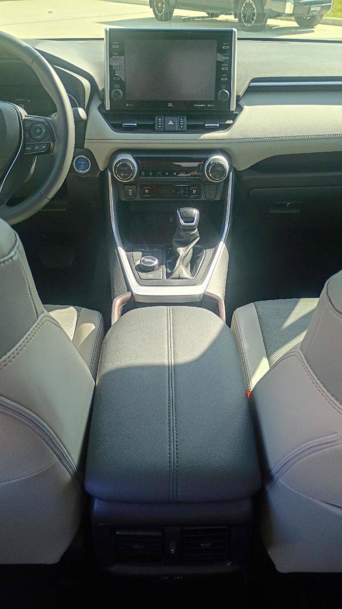Used 2022 Toyota RAV4 Limited AWD/4WD image 14