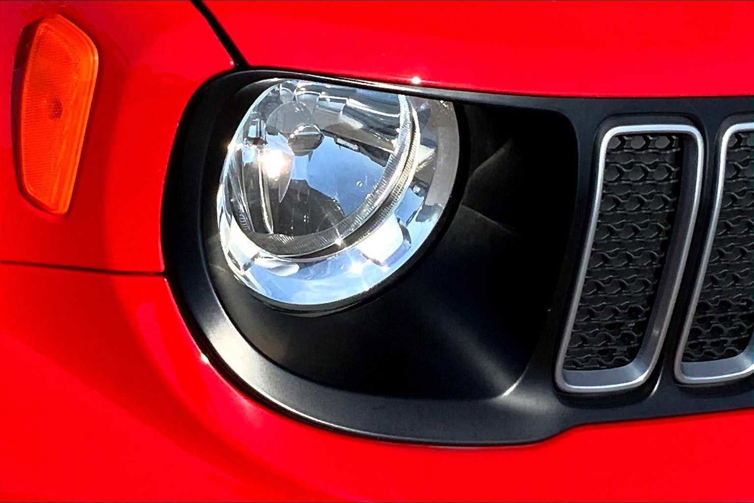 Used 2023 Jeep Renegade Latitude w/ Premium Group image 27