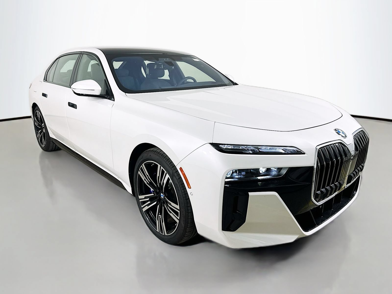 New 2026 BMW 760i xDrive w/ Executive Package AWD/4WD image 3