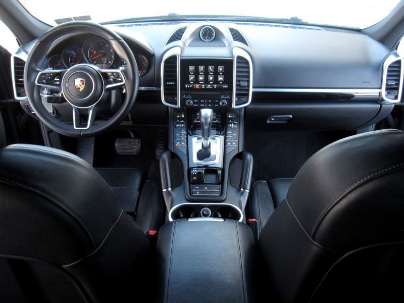 Used 2017 Porsche Cayenne Platinum Edition image 20
