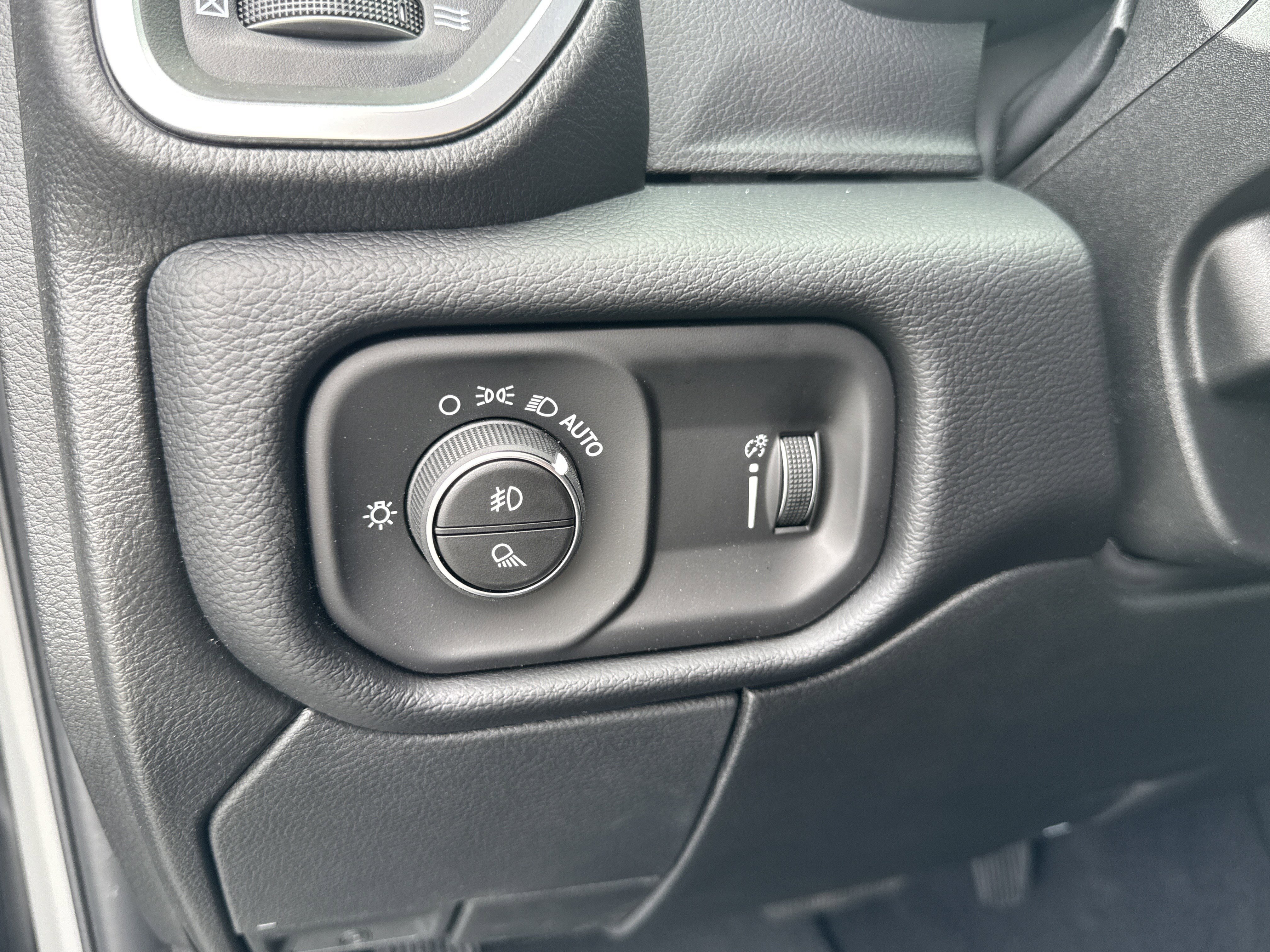 New 2026 RAM 2500 Big Horn AWD/4WD image 32