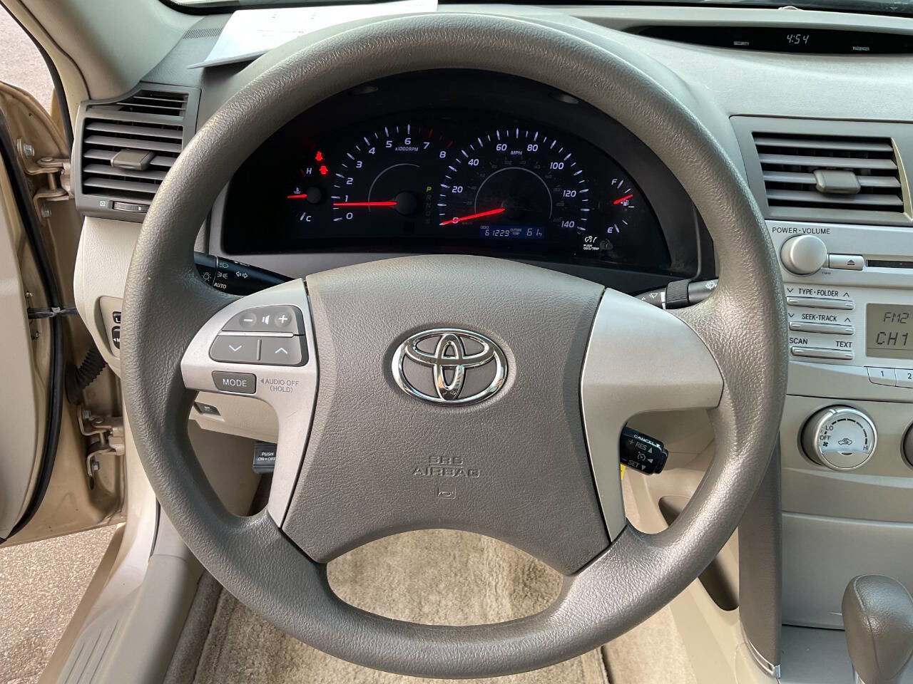 Used 2010 Toyota Camry LE image 14