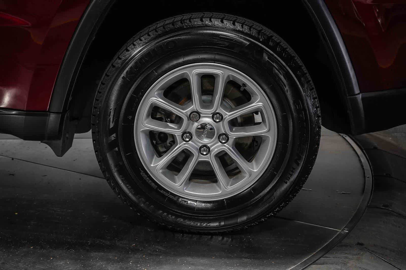 Used 2018 Jeep Grand Cherokee Laredo RWD image 10