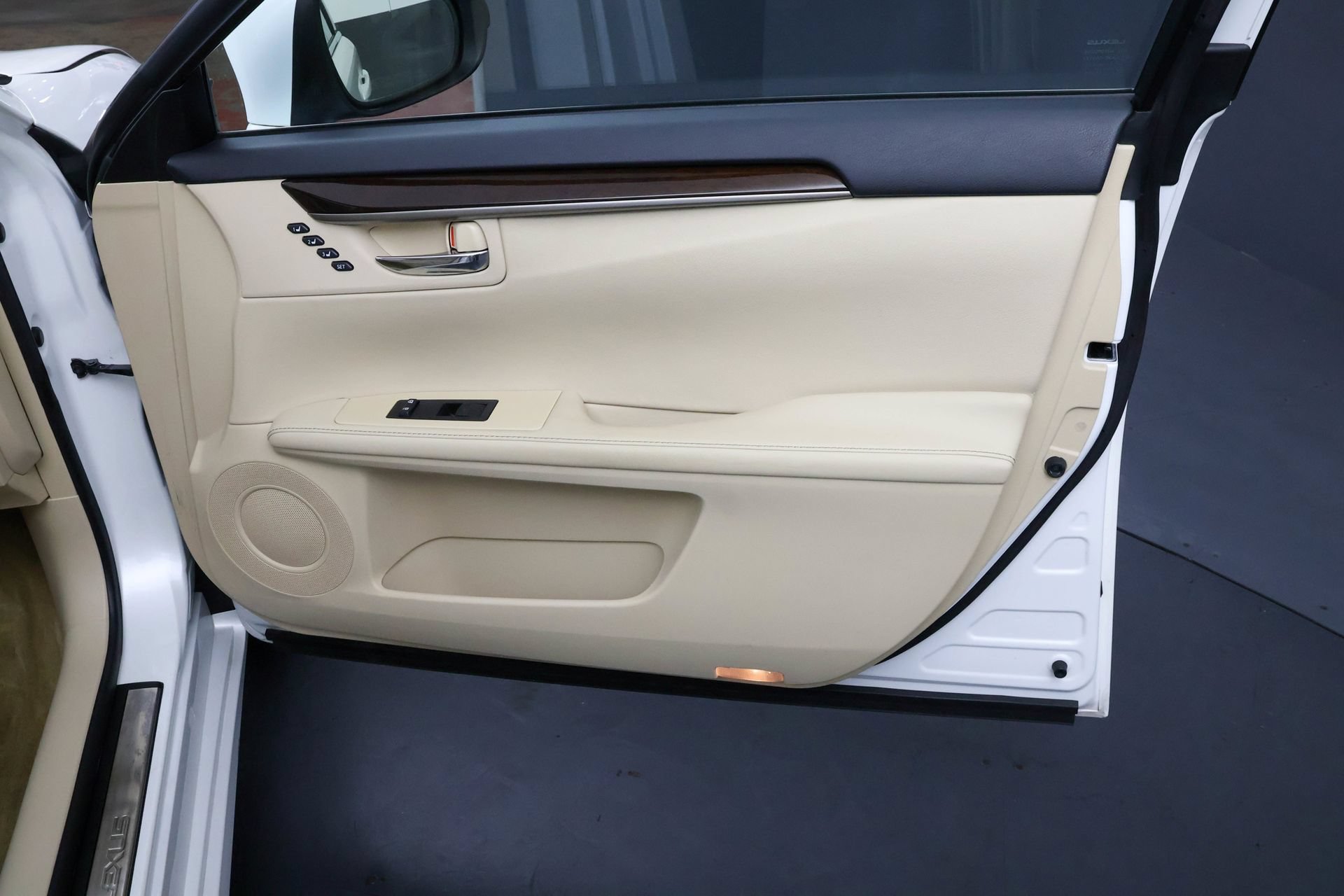 Used 2013 Lexus ES 350 FWD image 34