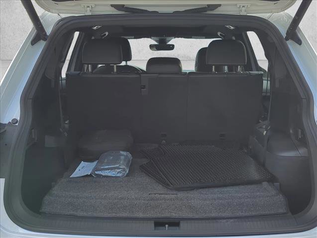 Used 2022 Volkswagen Tiguan SE R-Line image 6