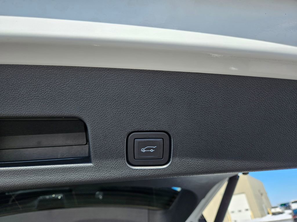 Used 2024 Chevrolet Traverse RS image 30