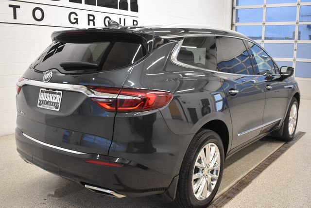 Used 2021 Buick Enclave Premium w/ Sun and Sites Package AWD/4WD image 4