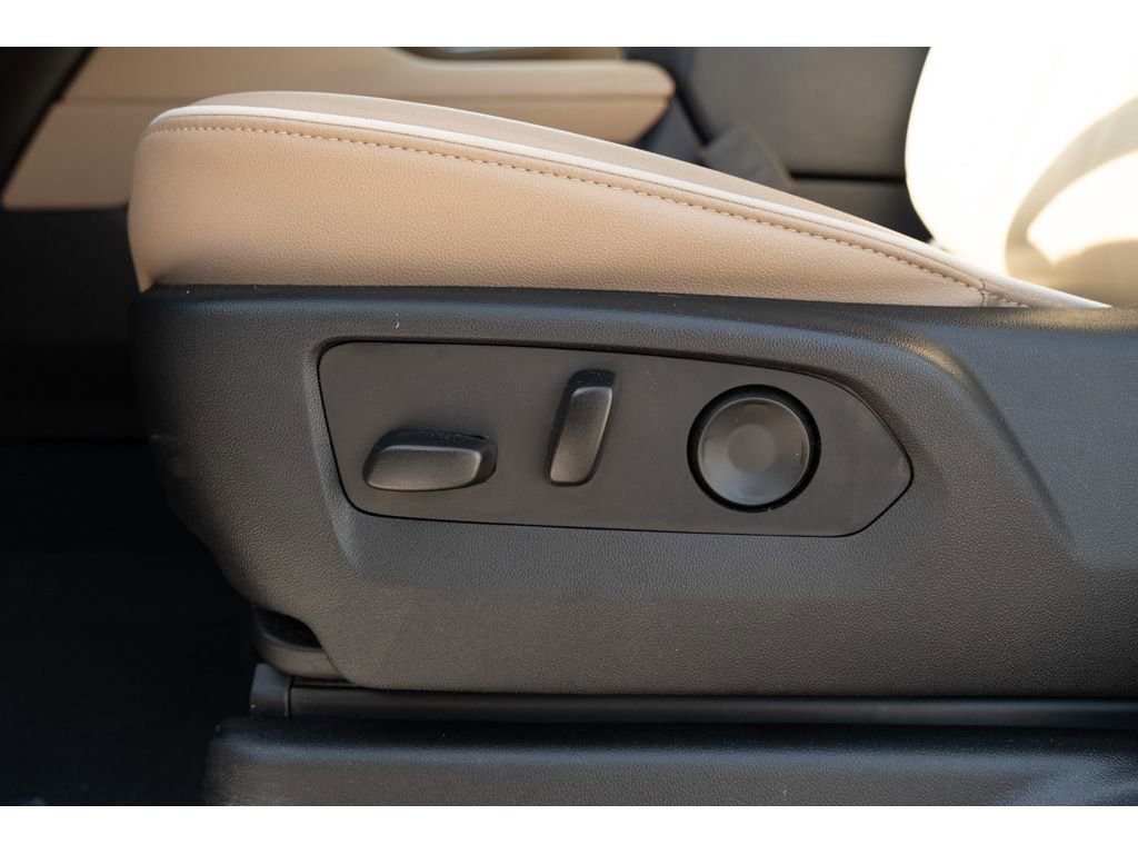 Used 2024 Chevrolet Suburban Premier w/ Advanced Technology Package AWD/4WD image 15