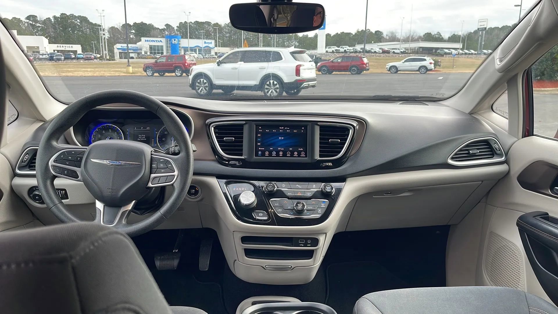 Used 2019 Chrysler Pacifica Touring Plus w/ Tire & Wheel Group image 11