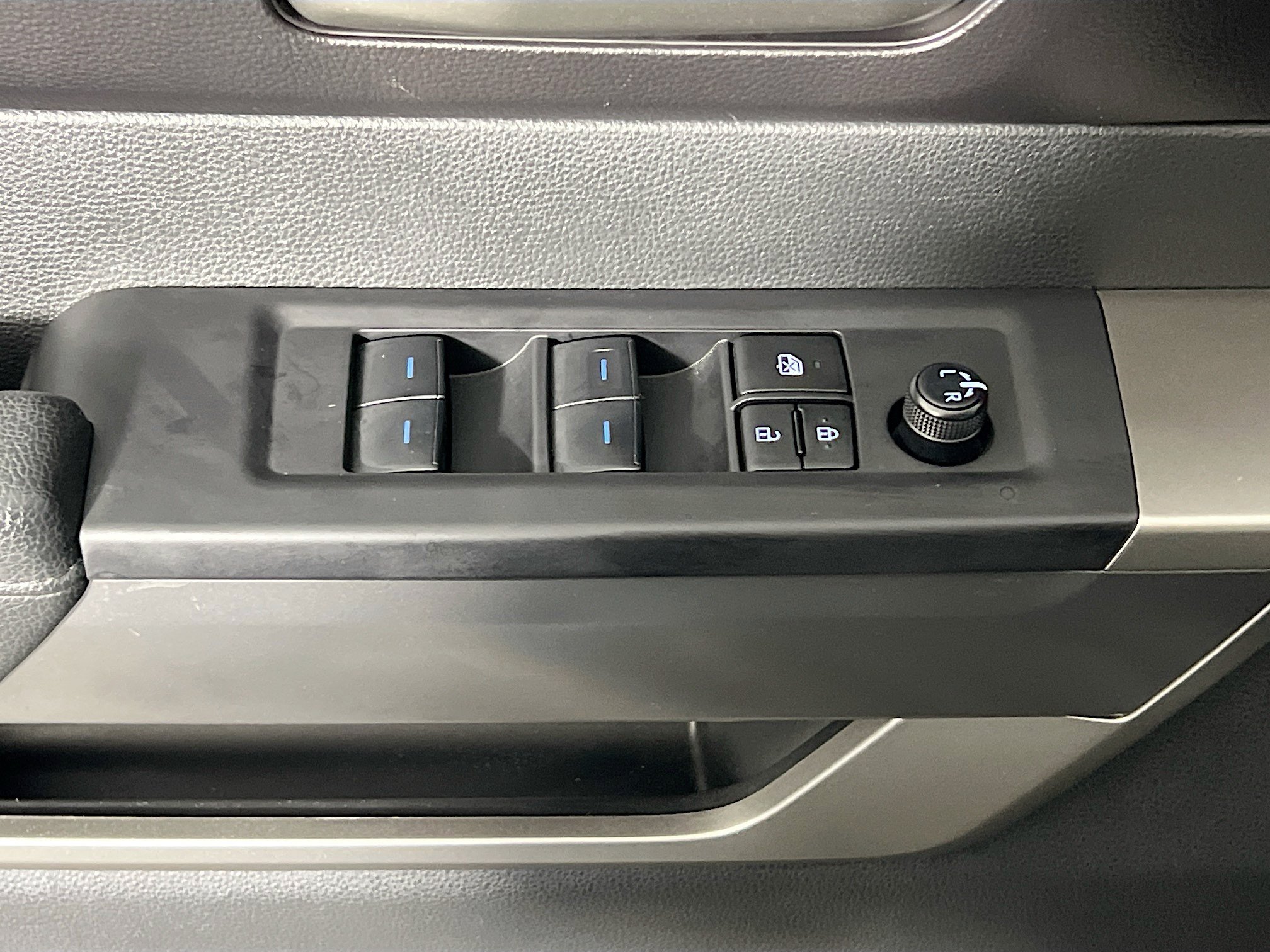 Used 2024 Toyota Tundra SR5 w/ SR5 Convenience Package AWD/4WD image 16