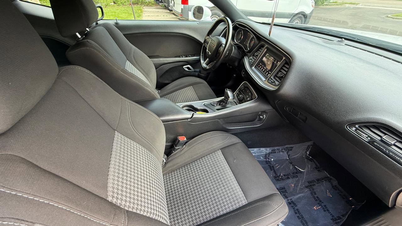 Used 2020 Dodge Challenger SXT RWD image 17