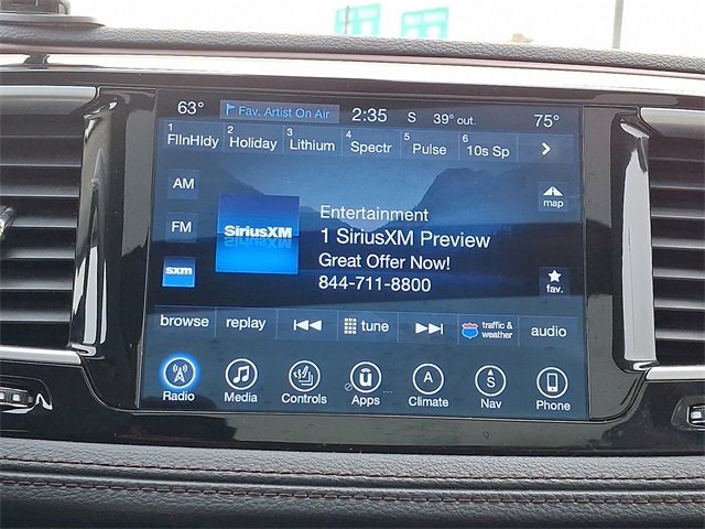 Used 2017 Chrysler Pacifica Limited image 18