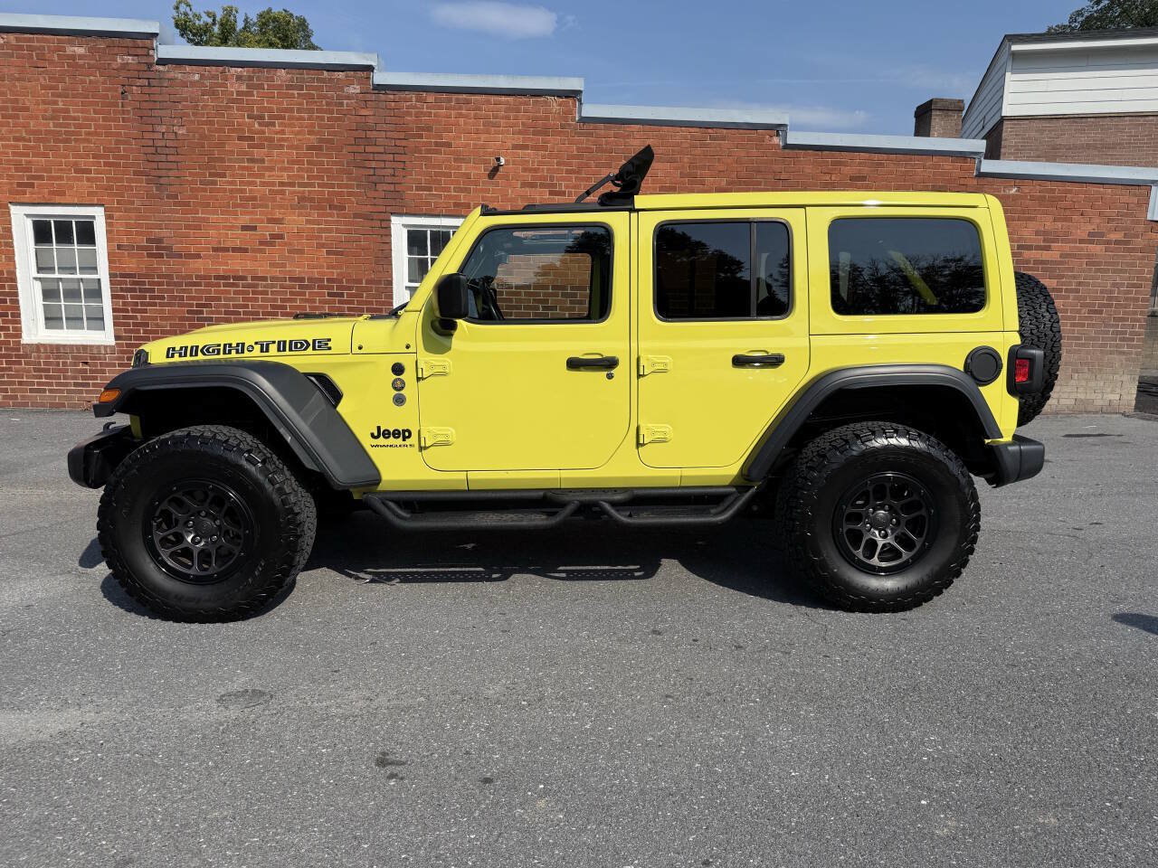Used 2023 Jeep Wrangler Unlimited Sport AWD/4WD image 2
