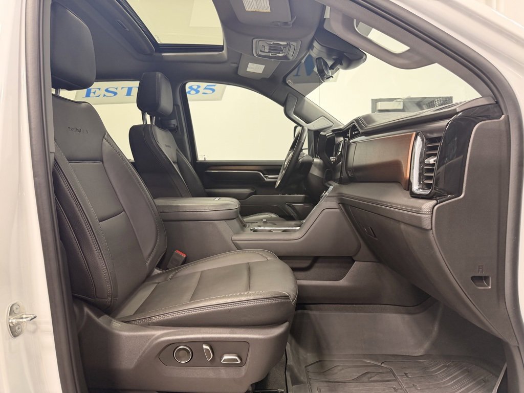 Used 2024 GMC Sierra 3500 Denali w/ Denali Reserve Package image 21
