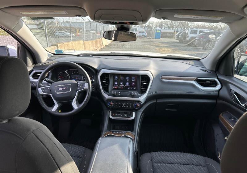 Used 2023 GMC Acadia SLE image 5