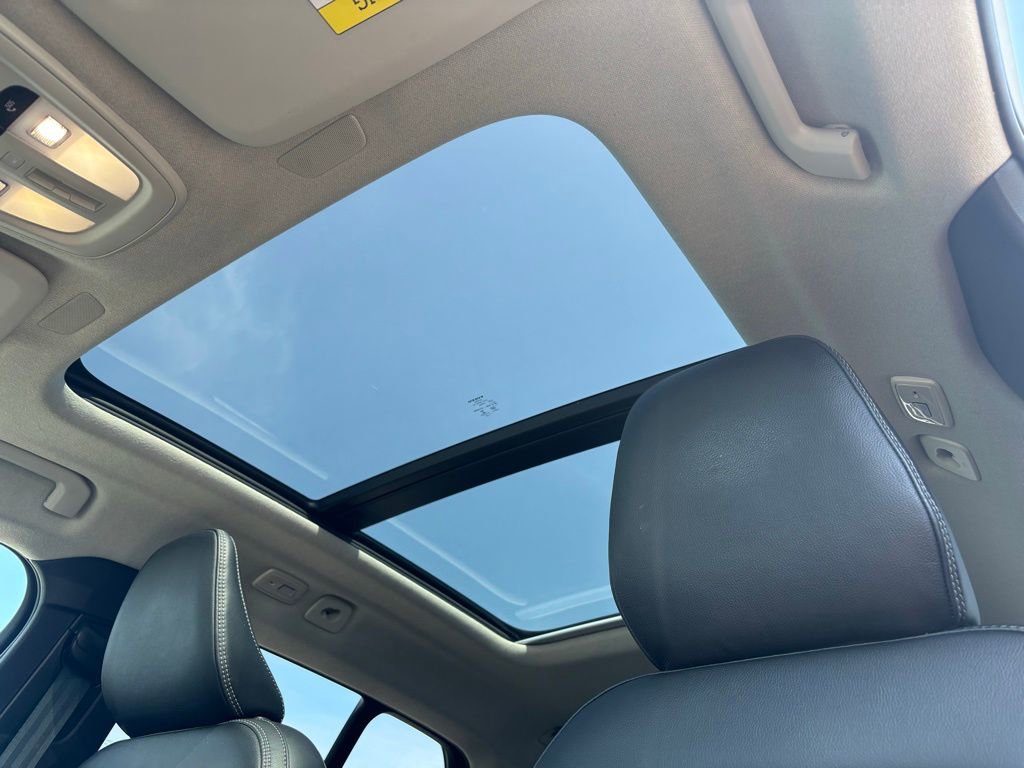 Used 2023 Volvo XC40 B5 Plus w/ Driver Assist Package AWD/4WD image 16