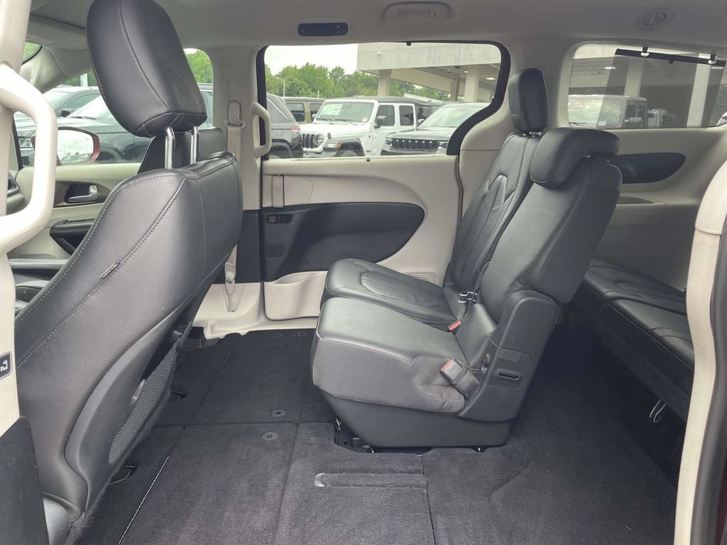 Certified 2017 Chrysler Pacifica Touring-L FWD image 19