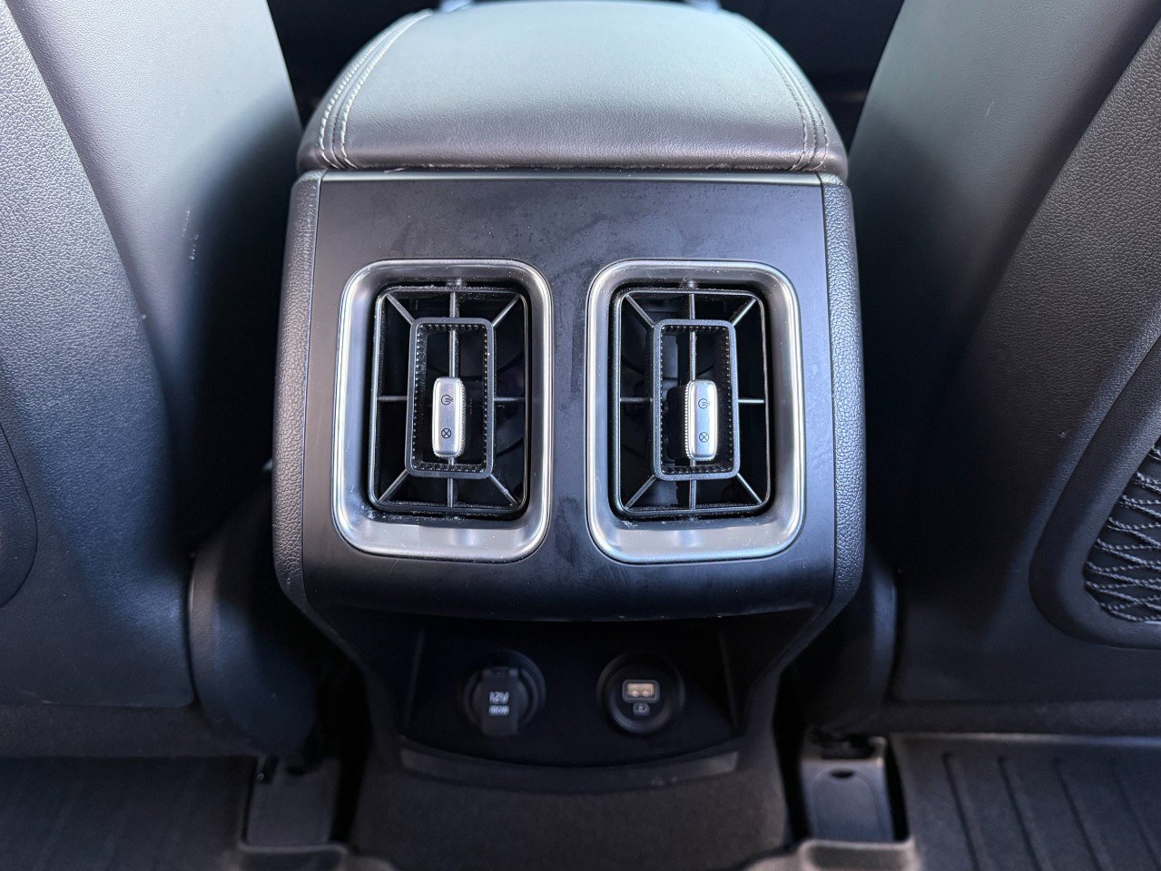 Used 2024 Kia Sorento EX image 31