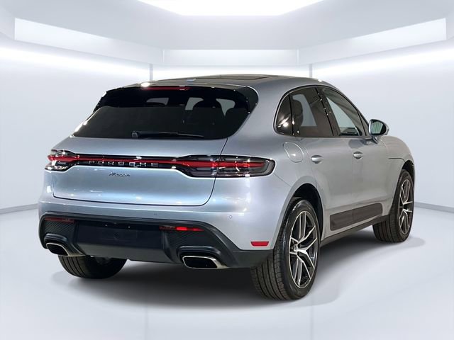 Certified 2025 Porsche Macan image 9