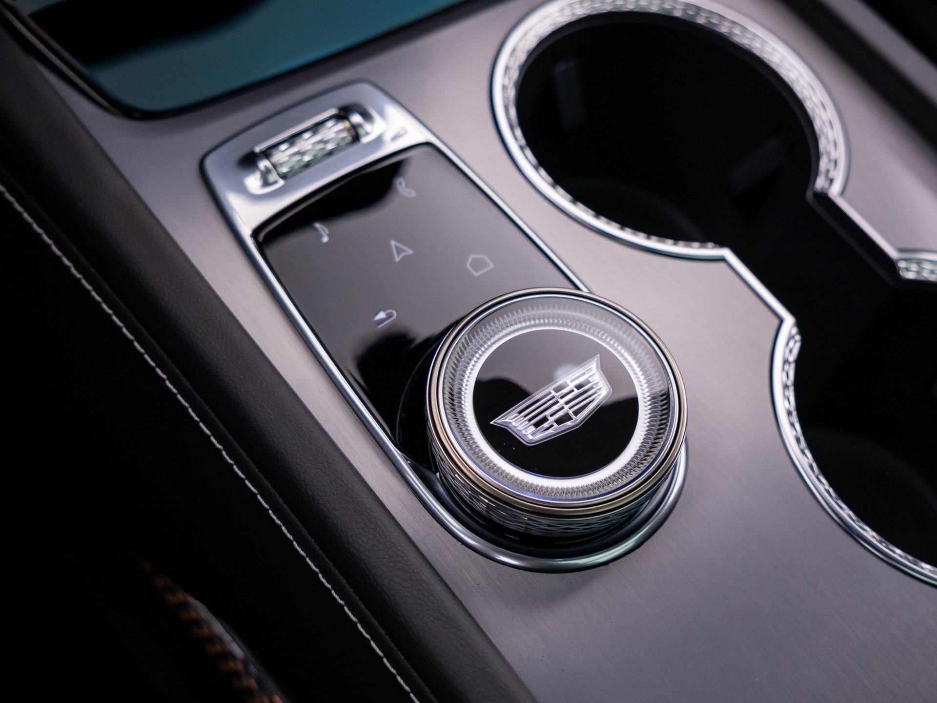 New 2026 Cadillac Vistiq Sport w/ LPO, Floor Liner Package AWD/4WD image 23