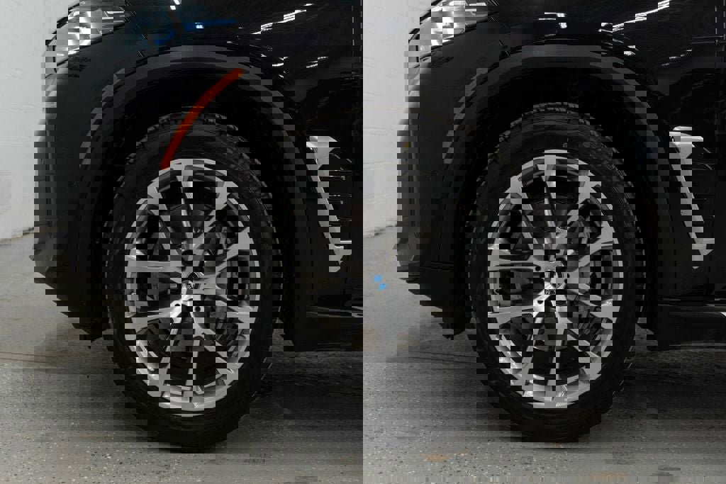 Used 2024 BMW X5 xDrive40i w/ Premium Package image 41