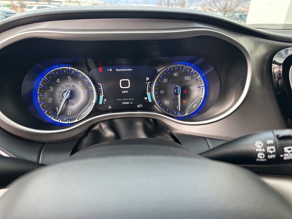 Certified 2023 Chrysler Pacifica Touring-L image 10