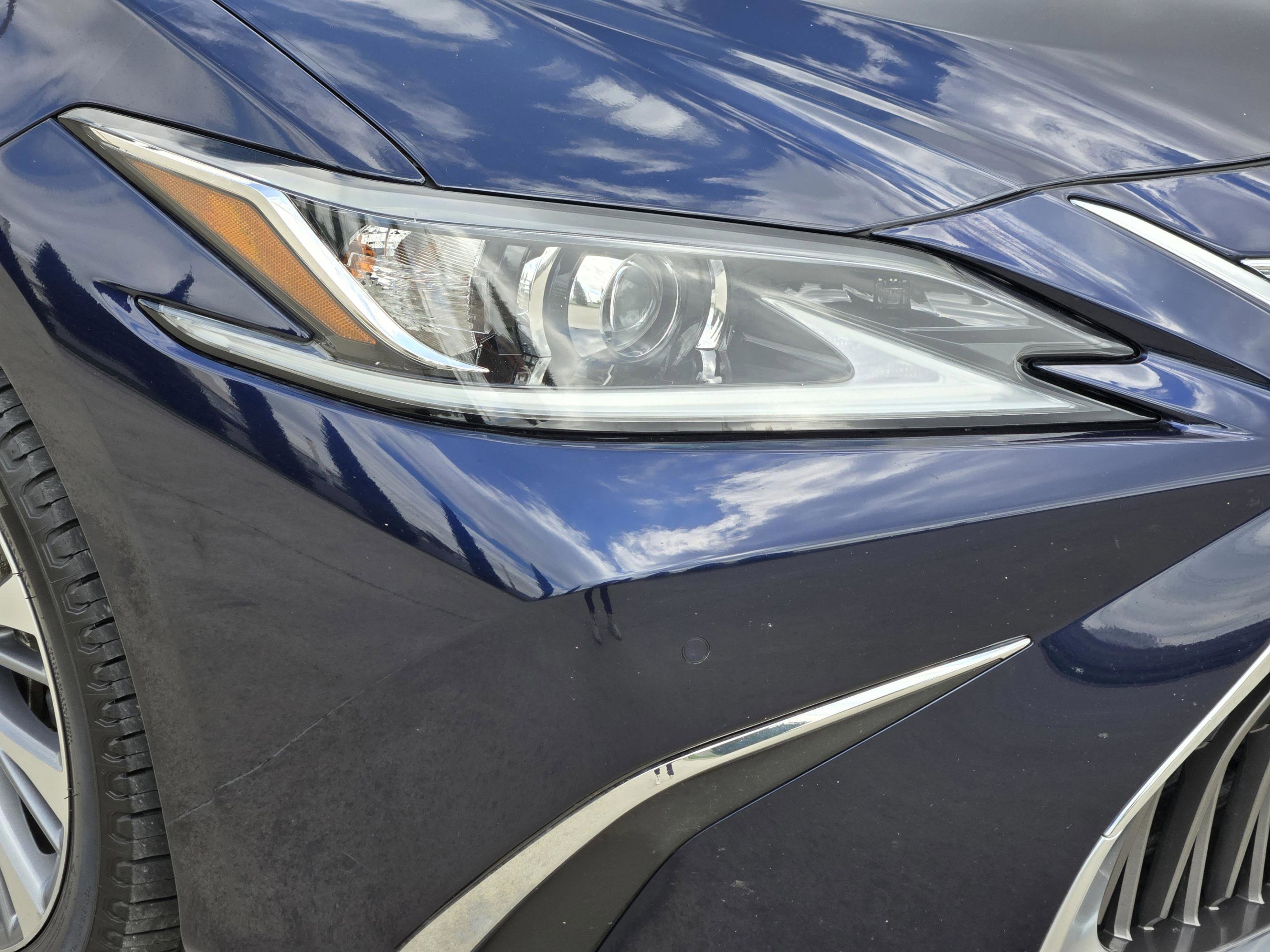 Used 2019 Lexus ES 300h w/ Premium Package image 35