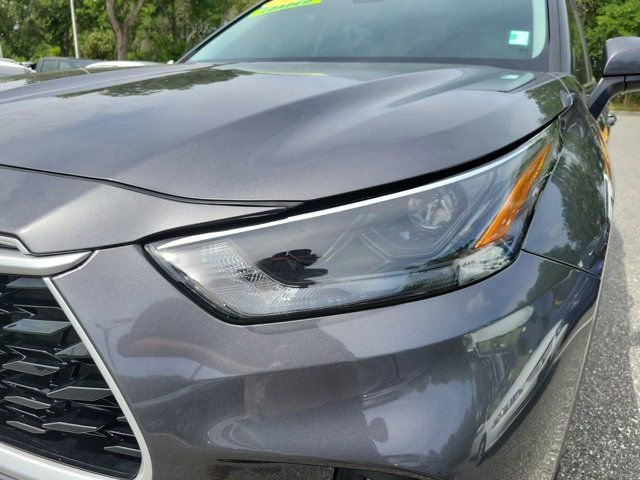 Used 2022 Toyota Highlander XLE image 16