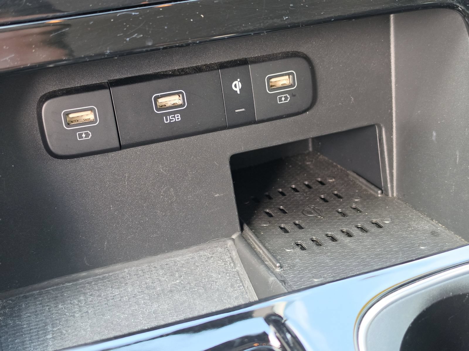 Used 2022 Kia Carnival SX FWD image 28
