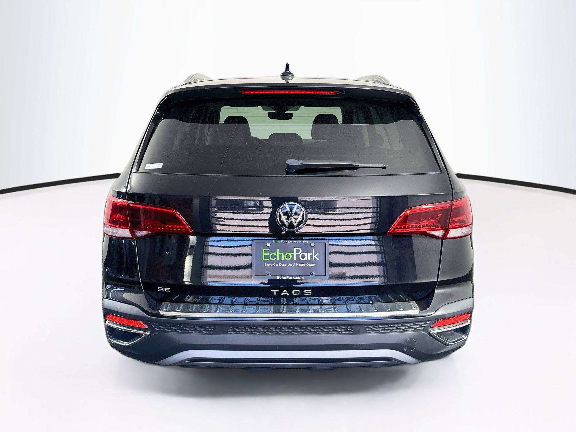 Used 2023 Volkswagen Taos SE w/ Black Wheel Package FWD image 7